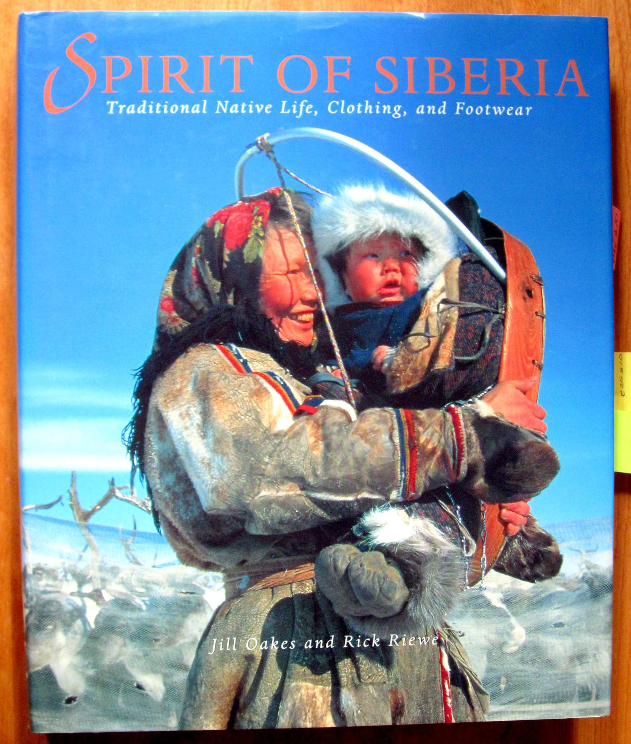 Spirit of Siberia. Traditional Native Life, Clothing and Footwear - Oakes, Jill And Rick Riewe