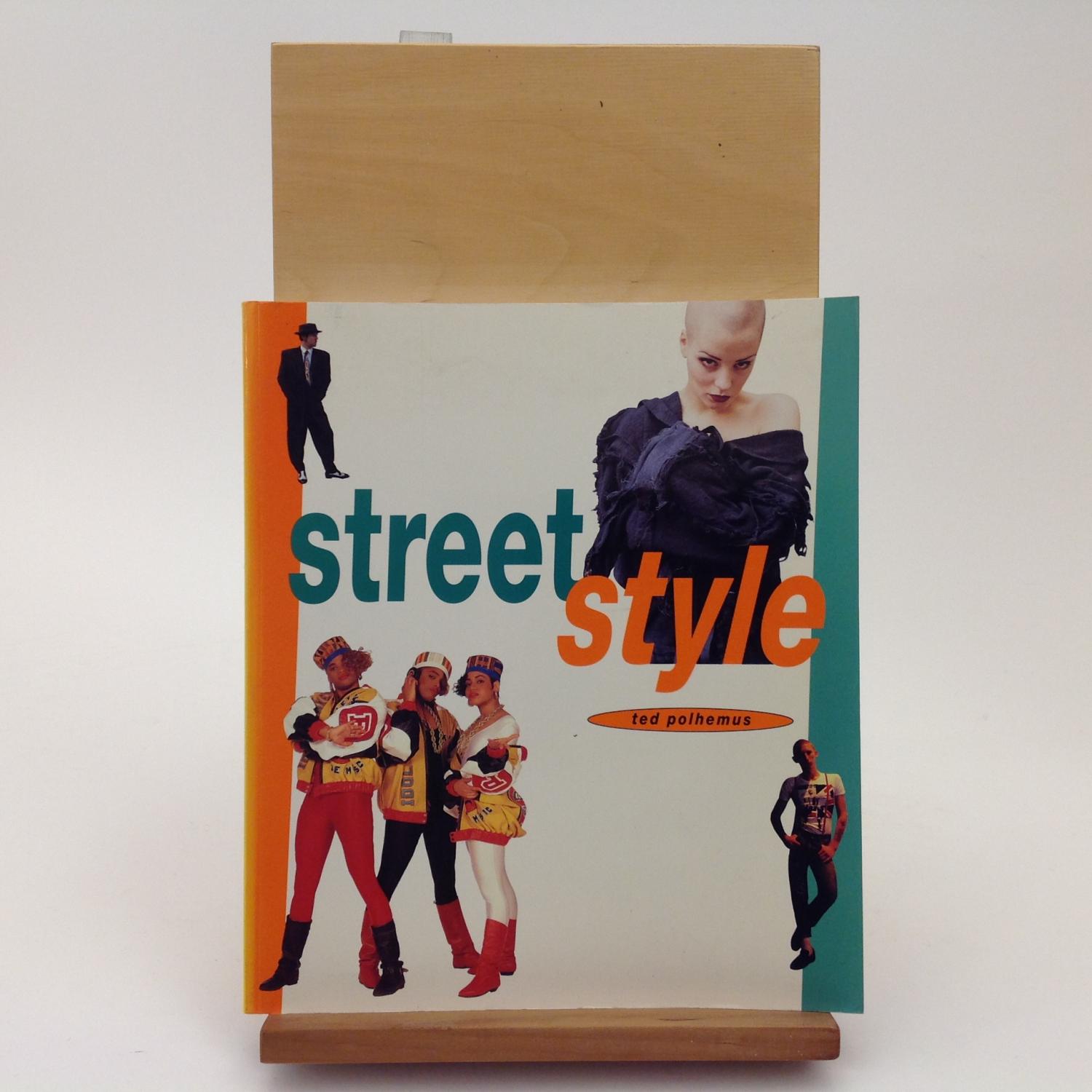 Street Style from Sidewalk to Catwalk by TED POLHEMUS: As New Paperback (1994) Edition. | EGIDIUS ANTIQUARISCHE BOEKHANDEL