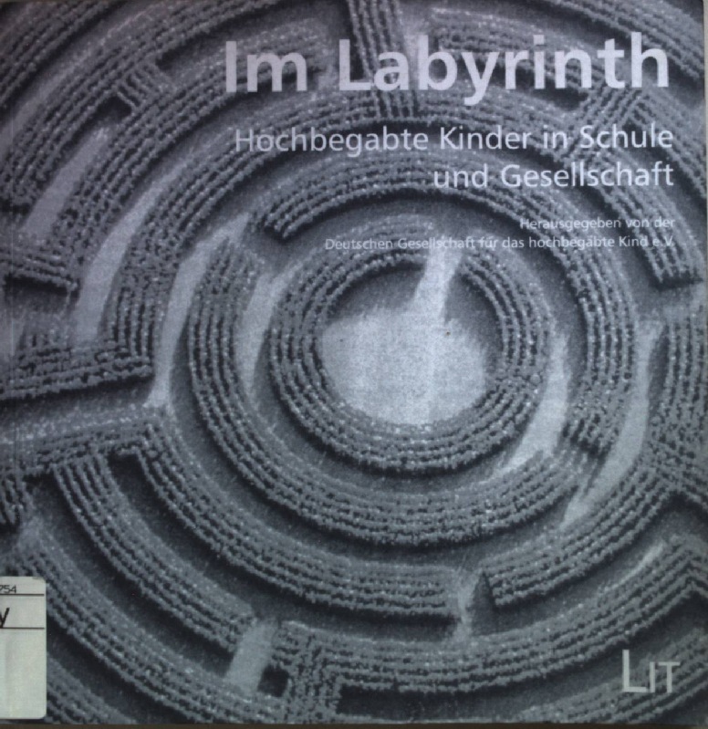 Im Labyrinth : hochbegabte Kinder in Schule und Gesellschaft. hrsg. von der Deutschen Gesellschaft für das Hochbegabte Kind e.V.