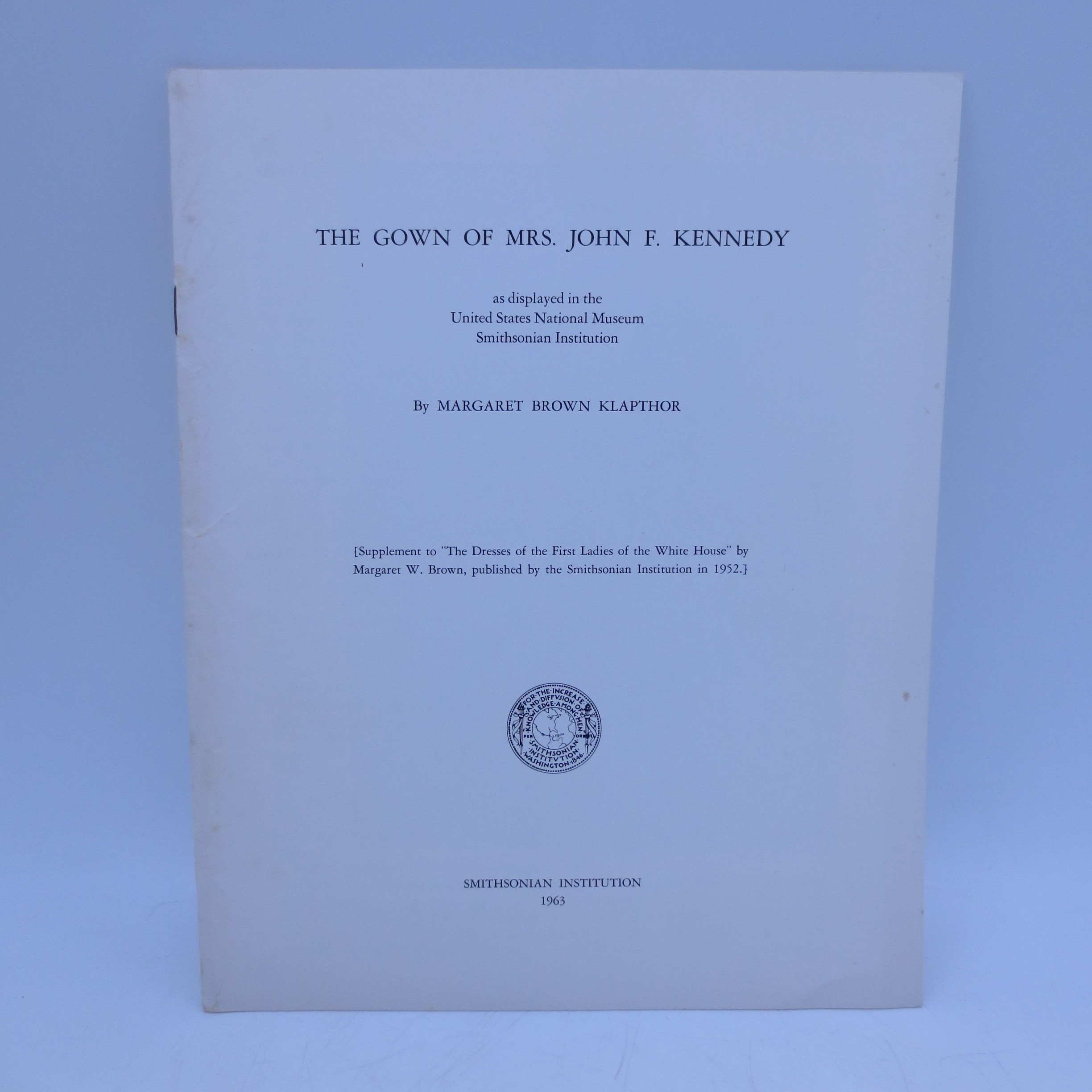 The Gown of Mrs. John F. Kennedy: As displayed in the United States  National Museum, Smithsonian Institution (First Edition) by Margaret Brown  Klapthor: Very Good Paperback (1963) First Edition. | Shelley and