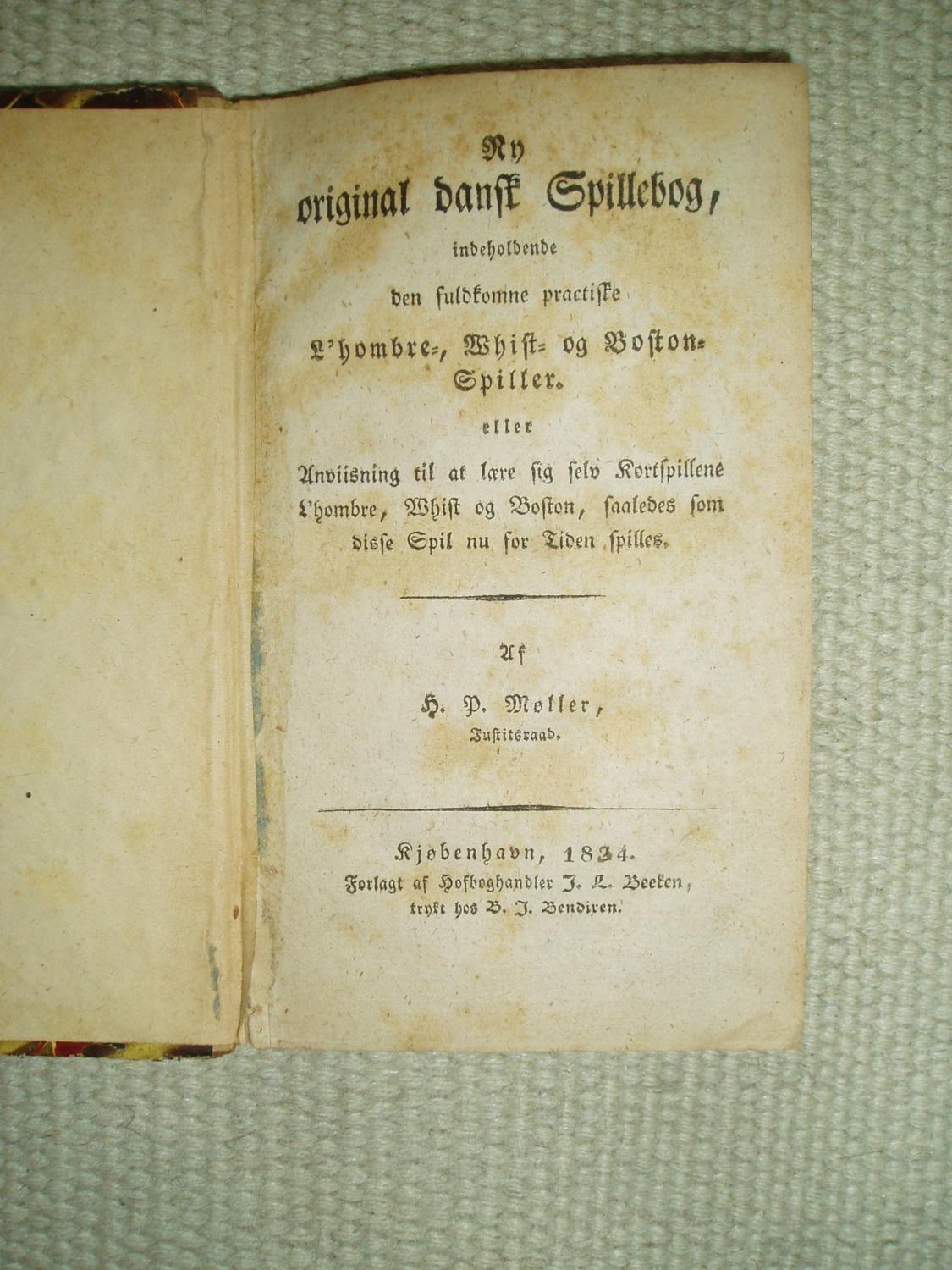Ny original dansk Spillebog, indeholdende den fuldkomne practiske L'Hombre=, Whist= og Boston=Spiller, eller Anviisning .,. Møller, H.P. [pseudonym o