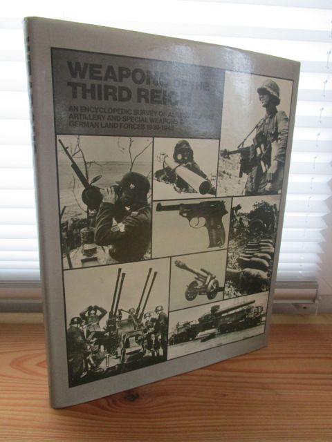 Weapons of the Third Reich. An Encyclopedic Survey of All Small Arms, Artillery and Special Weapons of the German Land Forces 1939-1945. - Gander, Terry & Peter Chamberlain.