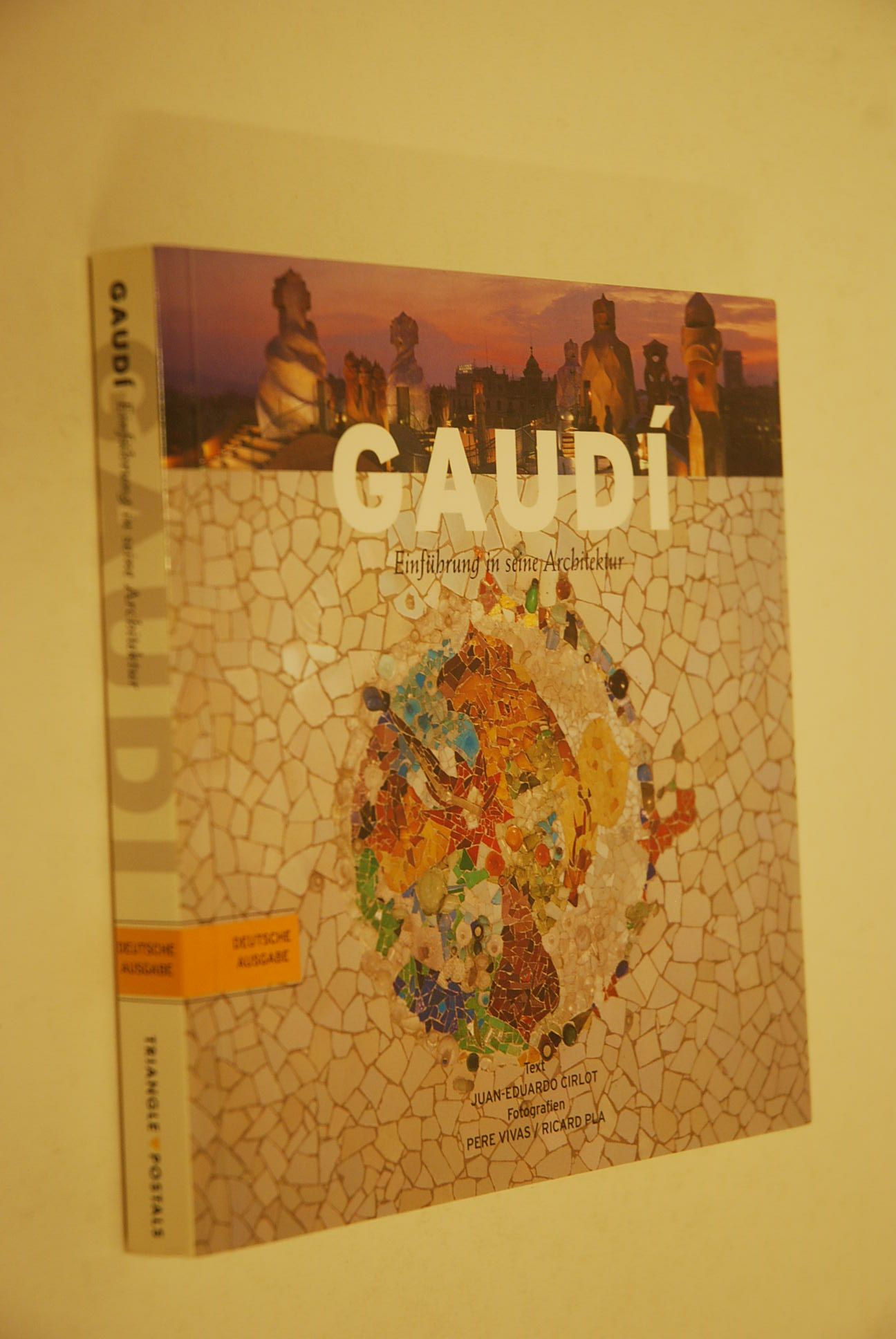 Gaudí: Einführung in seine Architektur. Text:. [Übers. Susanne Engler] - Cirlot, Juan-Eduardo und Antoni Gaudí