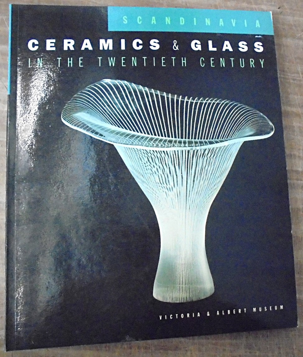 Scandinavia : ceramics & glass in the twentieth century - Opie, Jennifer Hawkins