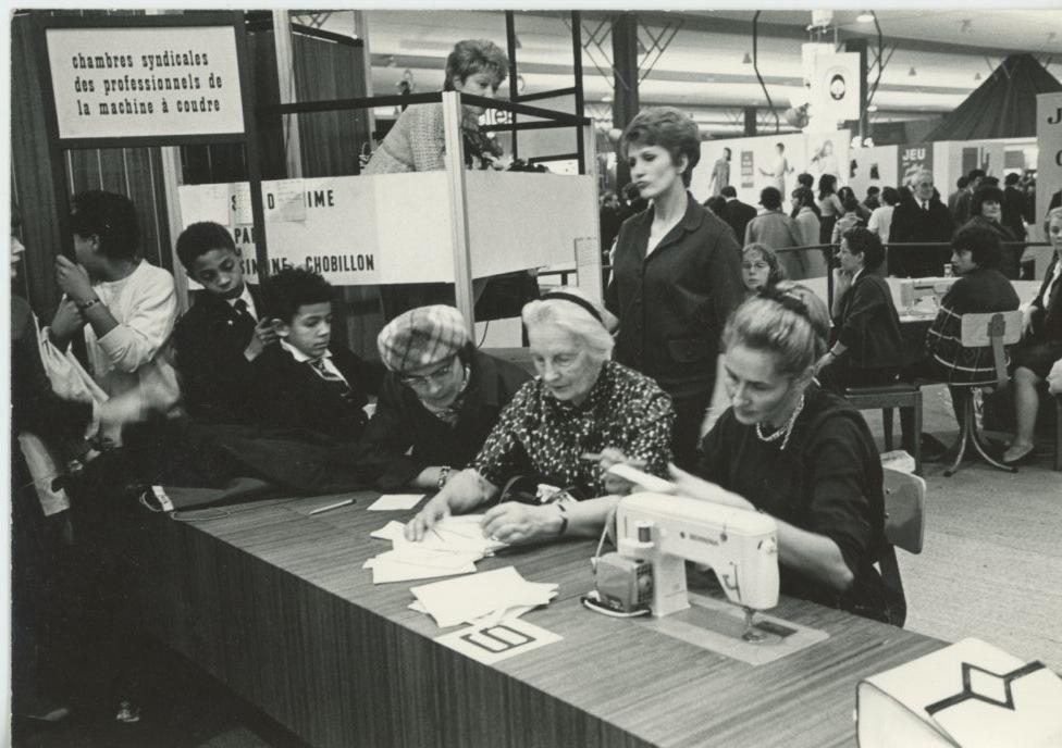 France, Chambre Syndicale des Professionnels de la Machine à Coudre Photographie originale / Original photograph [ ]