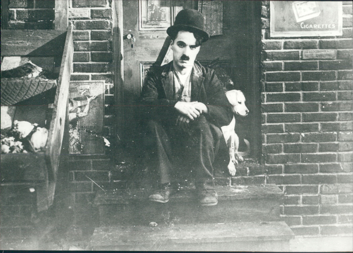 Charlie Chaplin, "Une vie de chien" by Photographie originale