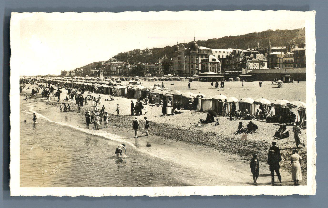 France, Trouville, La Reine des Plages. La Plage à marée haute de