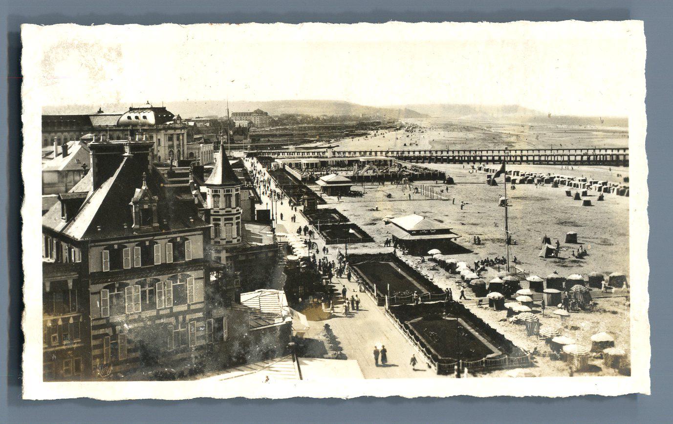 France, Trouville, La Reine des Plages. La Plage et les Jardins by