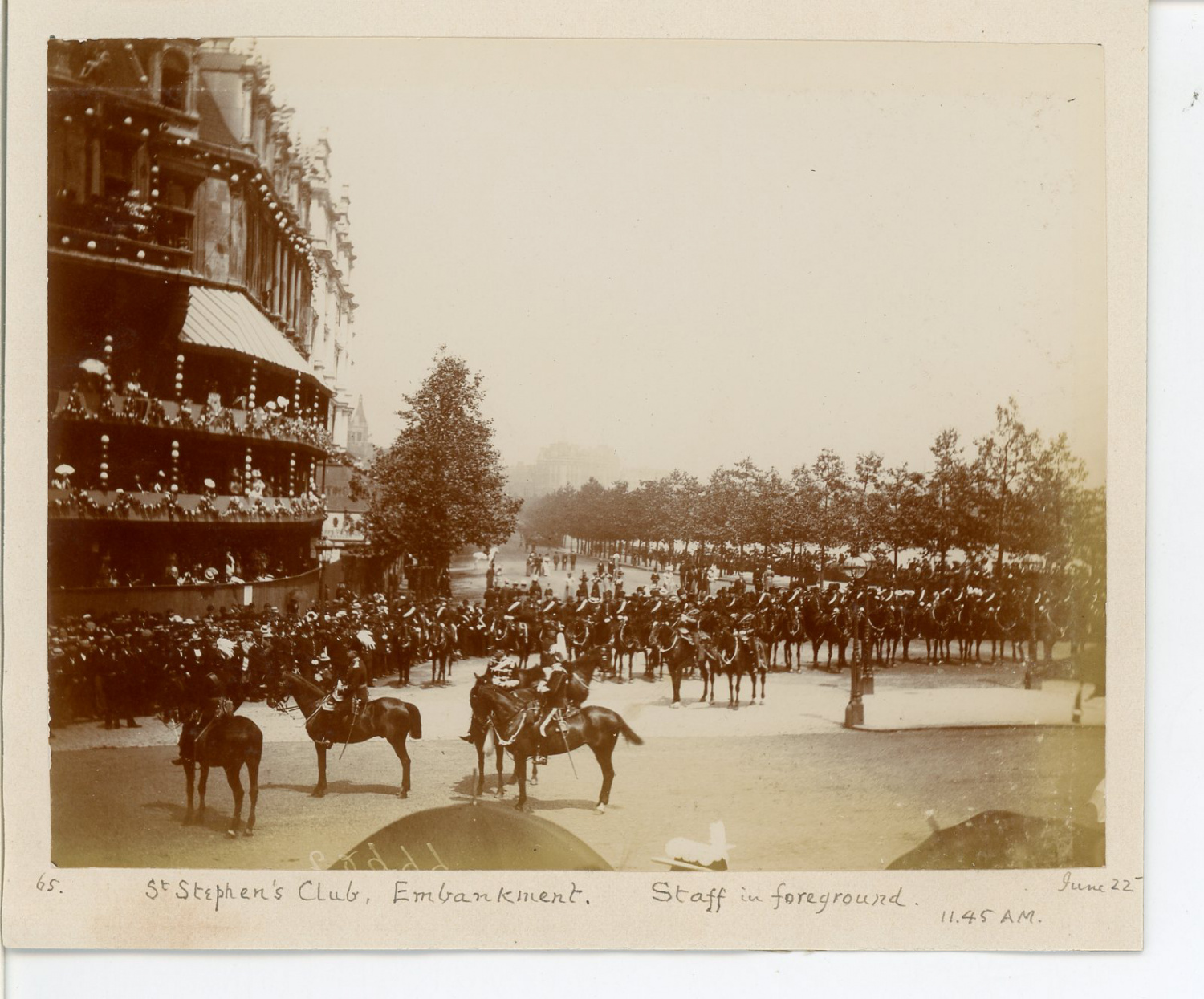 UK, London, Queen Victoria Diamond Jubilee . St. Stephen's Club. Embarkment. Staff in foreground Photographie originale / Original photograph [ ]