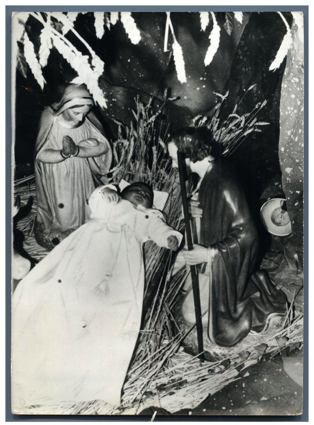 Crèche à la Maternité de Lyon, noël 1965 by Photographie originale 