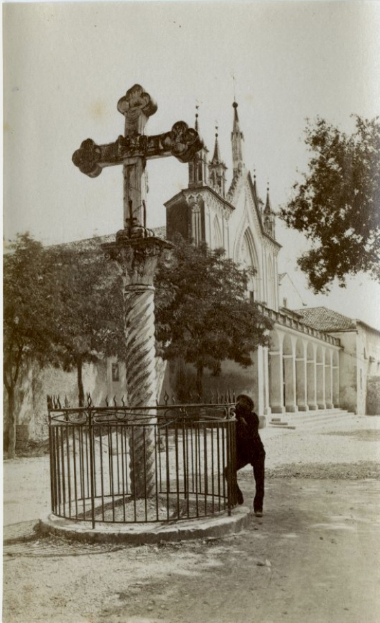 Nice, monastère de Cimiez, avec sa croix de marbre. by Photographie ...