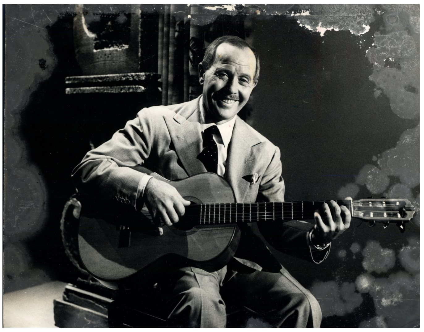 Italia, Roberto Murolo, cantautore, chitarrista e attore italiano, 1964