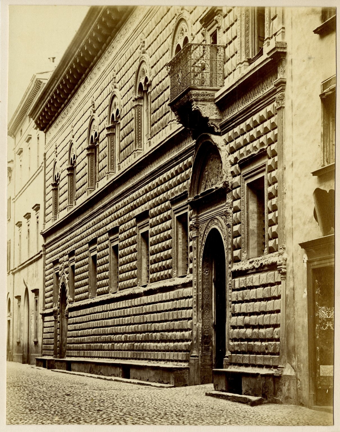Italia, Bologne, Bologna, palazzo Bevilacqua by Photographie originale ...