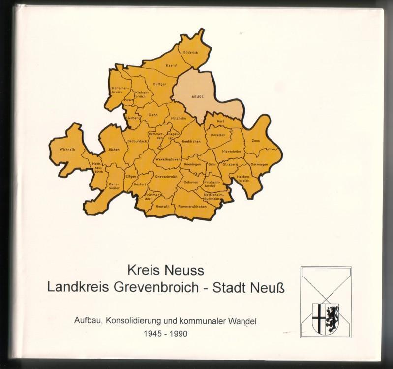 Kreis Neuss - Landkreis Grevenbroich - Stadt Neuß. Aufbau, Konsolidierung und kommunaler Wandel 1945 bis 1990. Herausgeber: Kreis Neuss / Der Oberkreisdirektor / Schriftenreihe des Kreises Neuss Nr. 18 // Titelseite: Der Landkreis Grevenbroich und die kreisfreie Stadt Neuss in den Grenzen vor der Kommunalen Neugliederung von 1975 - Rückseite: Verkehrs- und Wirtschaftskarte des Kreises Neuss 1993 // Inhalt u.a.: Stadt Neuss und Landkreis Grevenbroich 1945 bis 1970. Eine Landschaft verändert ihr Gesicht - Die Entstehung und Entwicklung des Kreises Neuss 1970 bis 1990. Von der kommunalen Neugliederung bis zur Funktionalreform - Hans-Werner Frohn / Petra Winkelmann