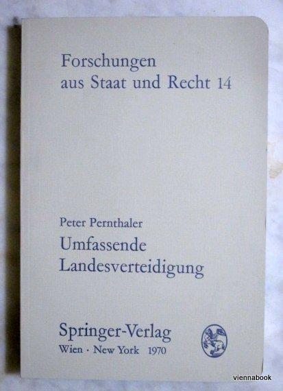 Umfassende Landesverteidigung. Eine verfassungsdogmatische und verfassungspolitische Grundlagenuntersuchung für den Bundesstaat Österreich. (Forschungen aus Staat und Recht 14) - Pernthaler, Peter