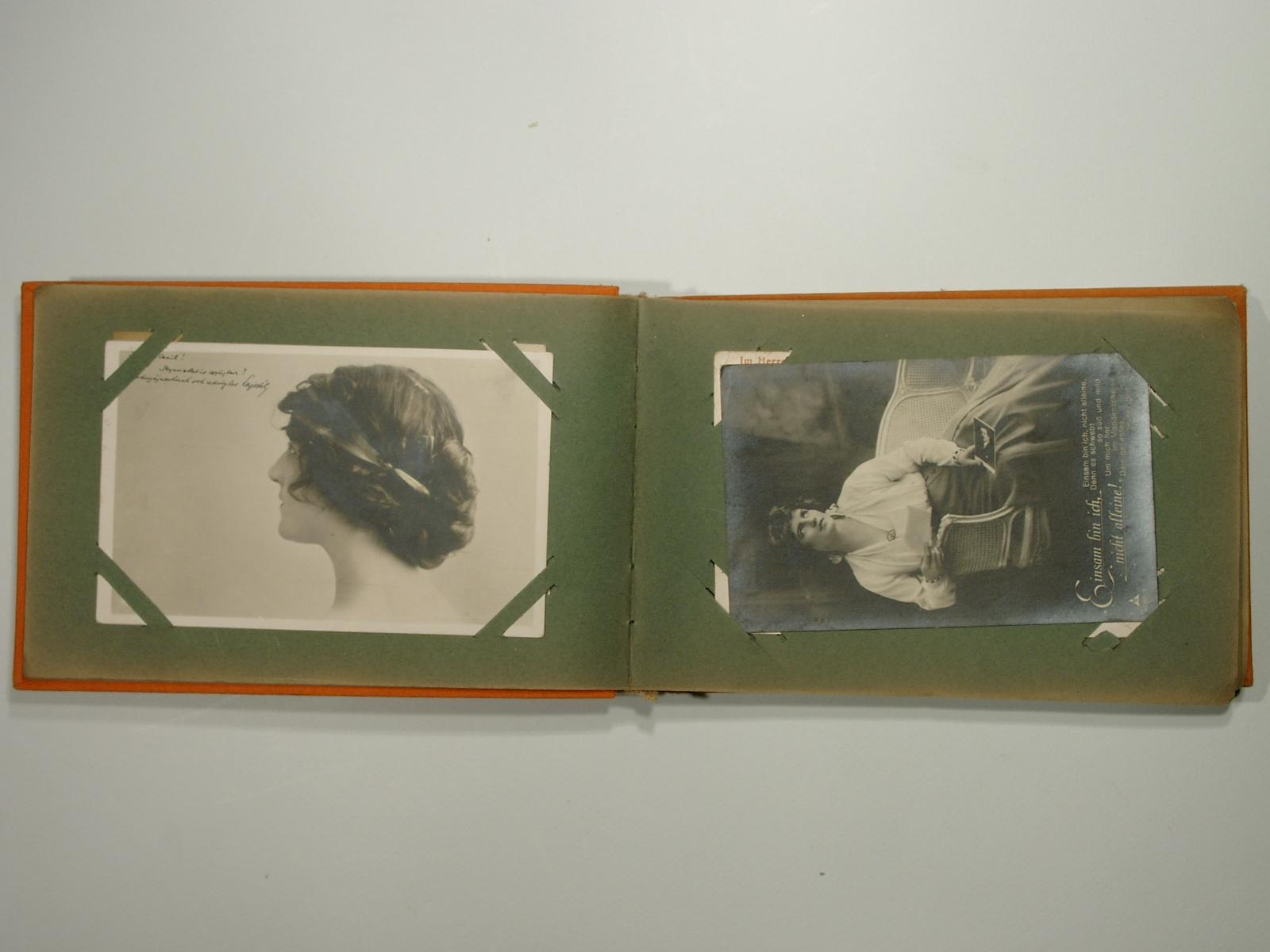 60 LiebesGrußPostkarten (Pfingstgrüße) in einem Album. (1900