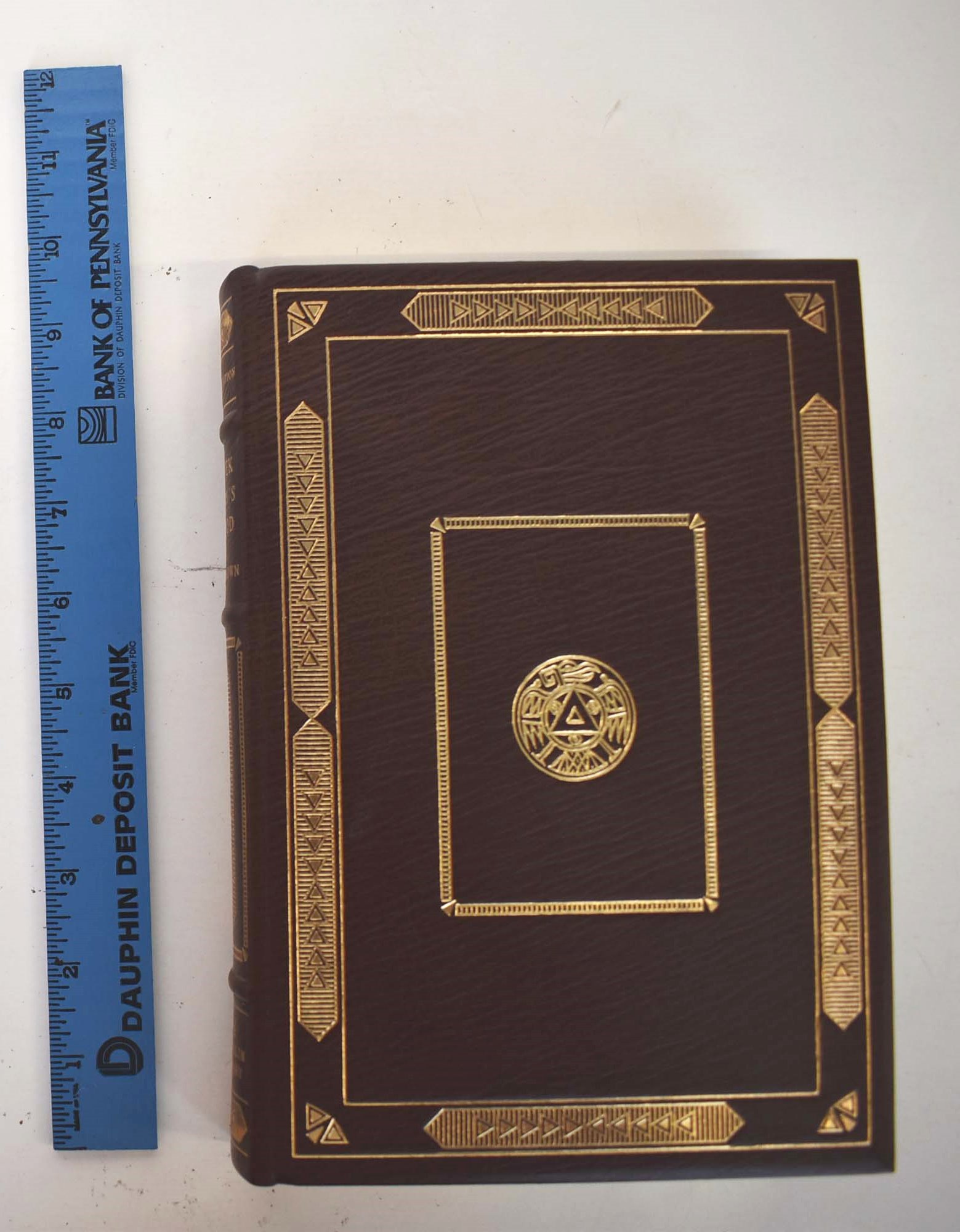 売れ筋・人気アイテム 商品 Dee: Brown, by Blood Mary's Creek Fine (1980 bound Leather 文学+小説