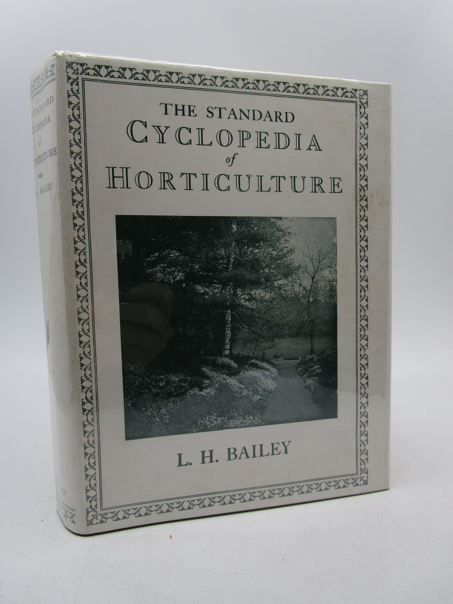 Bailey the standard cyclopedia of horticulture vol ii