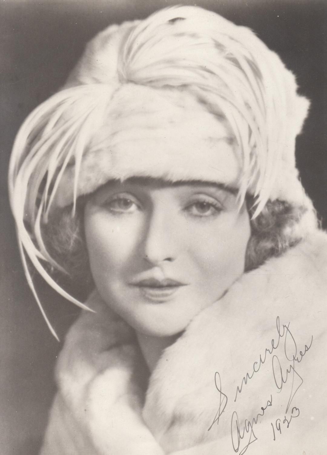 AGNES AYRES - A Vintage Promo Still Autographed: (1923) Signed by