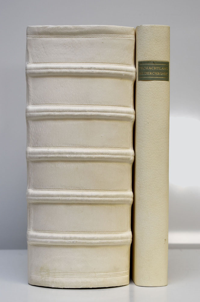 Tschachtlans Bilderchronik. 2 Bände (= komplett). Band 1: Faksimile-Ausgabe. Band 2: Kommentar zur Faksimile-Ausgabe der Handschrift Ms. A 120 der Zentralbibliothek Zürich. Herausgegeben von Alfred A. Schmid. Mit Beiträgen von Vinzenz Bartolome, Eugen Bürgisser, Pascal Ladner, Hans A. Michel, Sigmund Widmer, Urs Martin Zahnd. Textedition bearbeitet von Pascal Ladner. - Tschachtlan, Bendicht