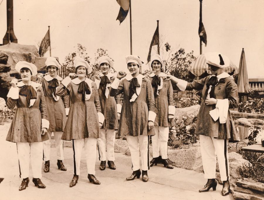 London Selfridges Waitresses in French Student Costume Trousers Old Photo 1930 NEWS SERVICE (Misc) [ ]