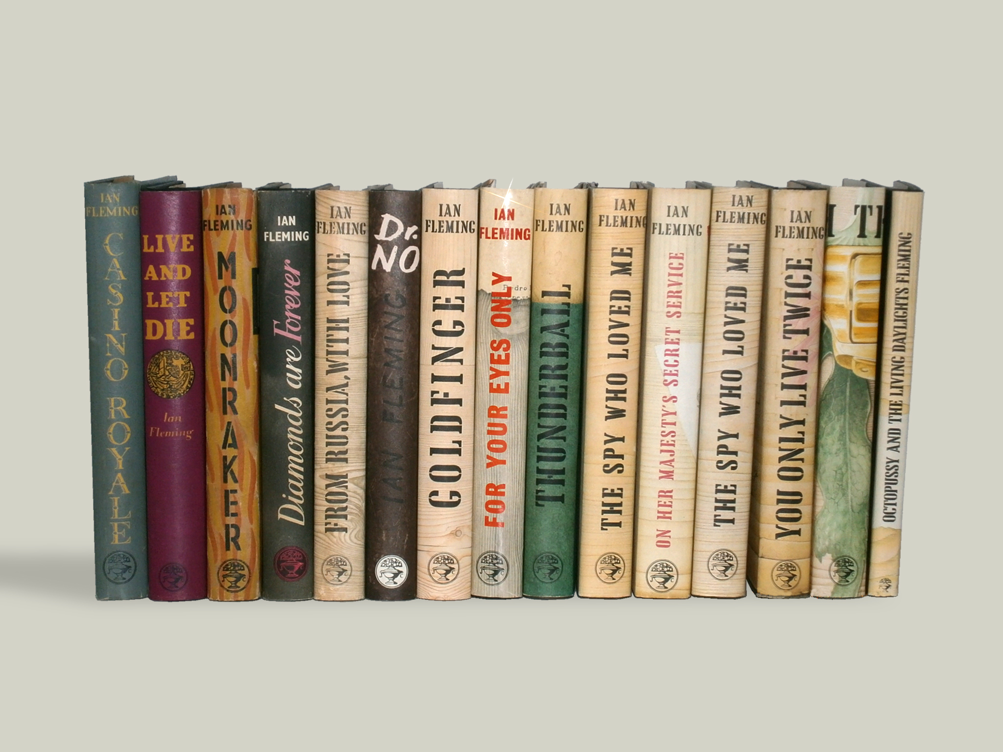 A FULL SET OF IAN FLEMING / JAMES BOND FIRST EDITION TITLES IN THEIR  ORIGINAL DUST WRAPPERS - A FINE SET de Ian Fleming: Fine (1953) First  Edition. | West Hull Rare Books - P.B.F.A.