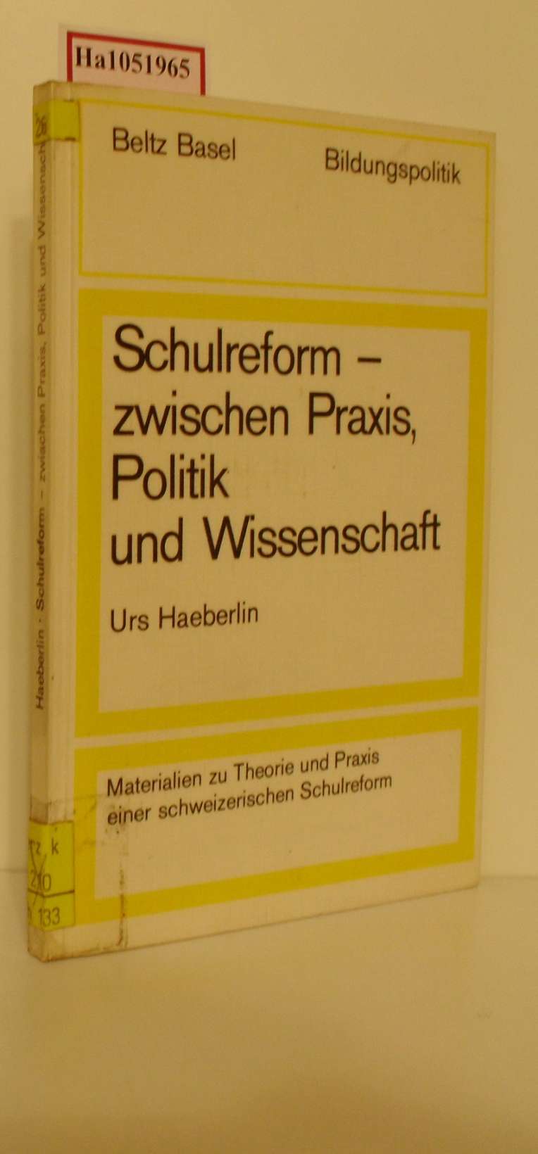 Schulreform - zwischen Praxis, Politik und Wissenschaft. Materialien zu Theorie und Praxis einer schweizerischen Schulreform. - Haeberlin, Urs
