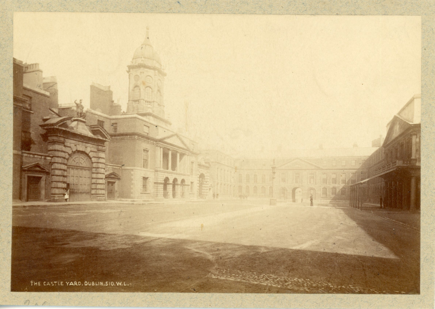 Irlande Dublin La Cour Du Chateau Ca 19 Vintage Albumen Print By Photographie Originale Original Photograph 19 Photograph Photovintagefrance