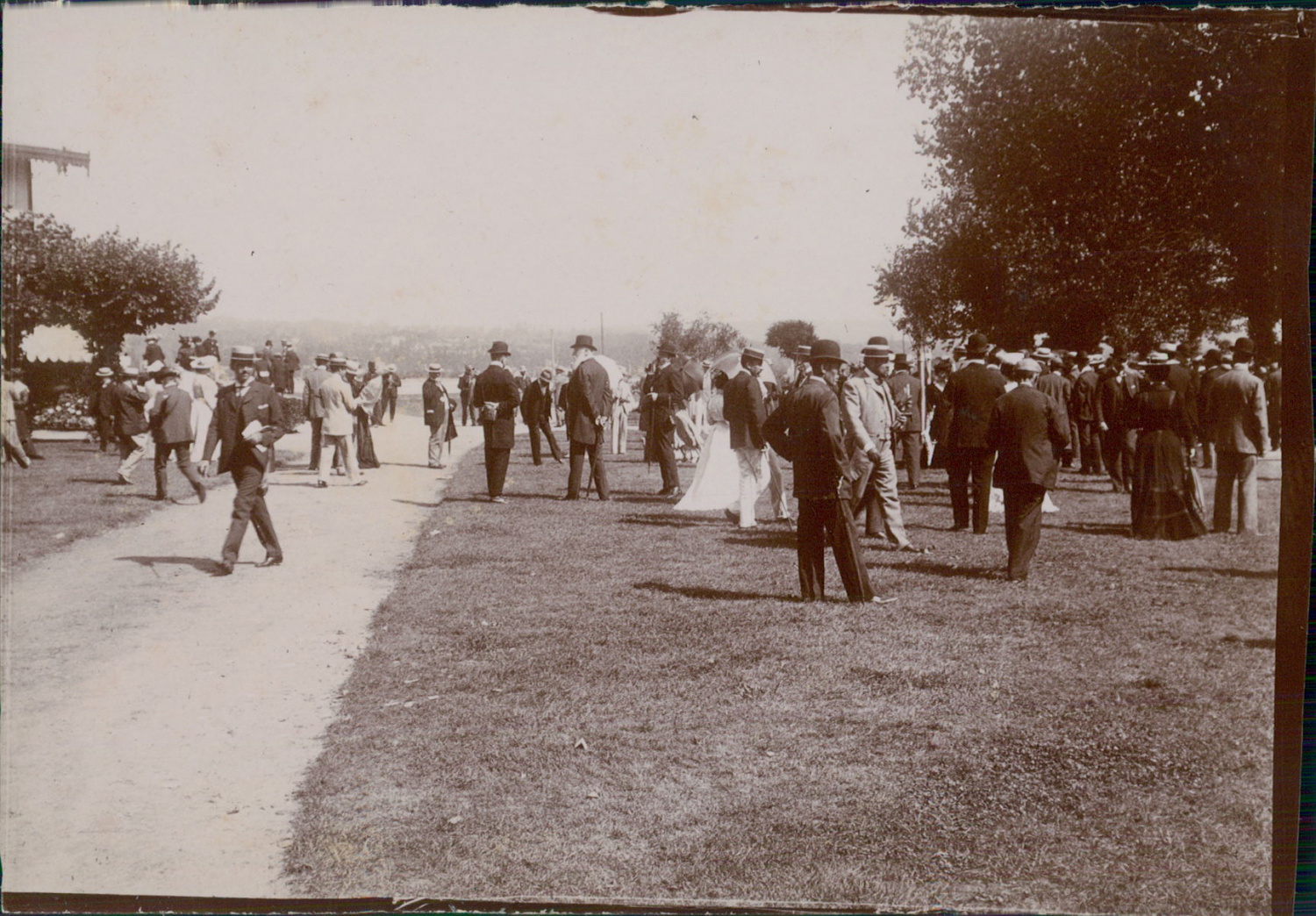 Tirage Photo Vintage 1901 - La Compagnie De Cyclistes, Format 8x11 Cm, Référence CU6871