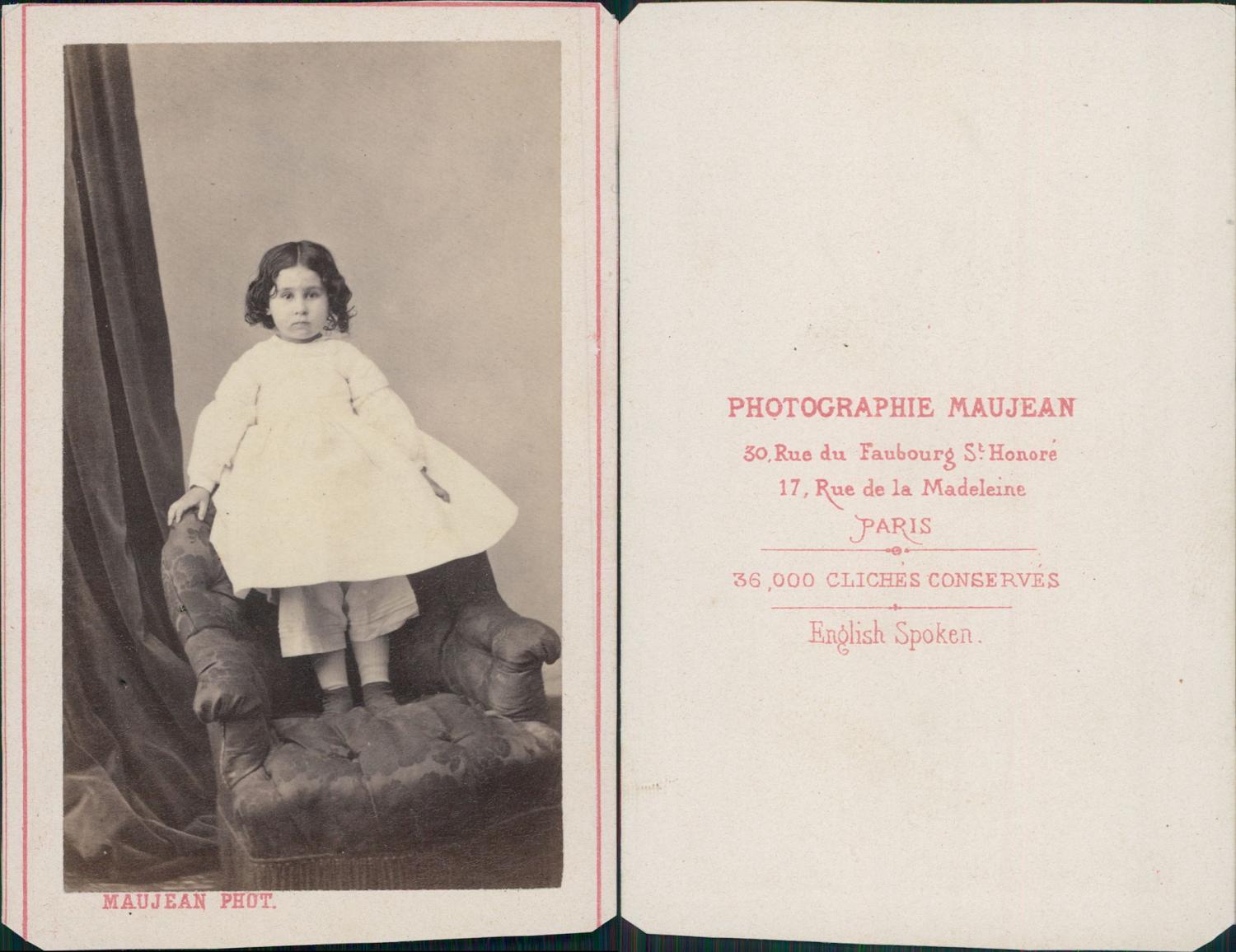 Maujean, Paris, petite fille dans un fauteuil Photographie originale / Original photograph [ ]