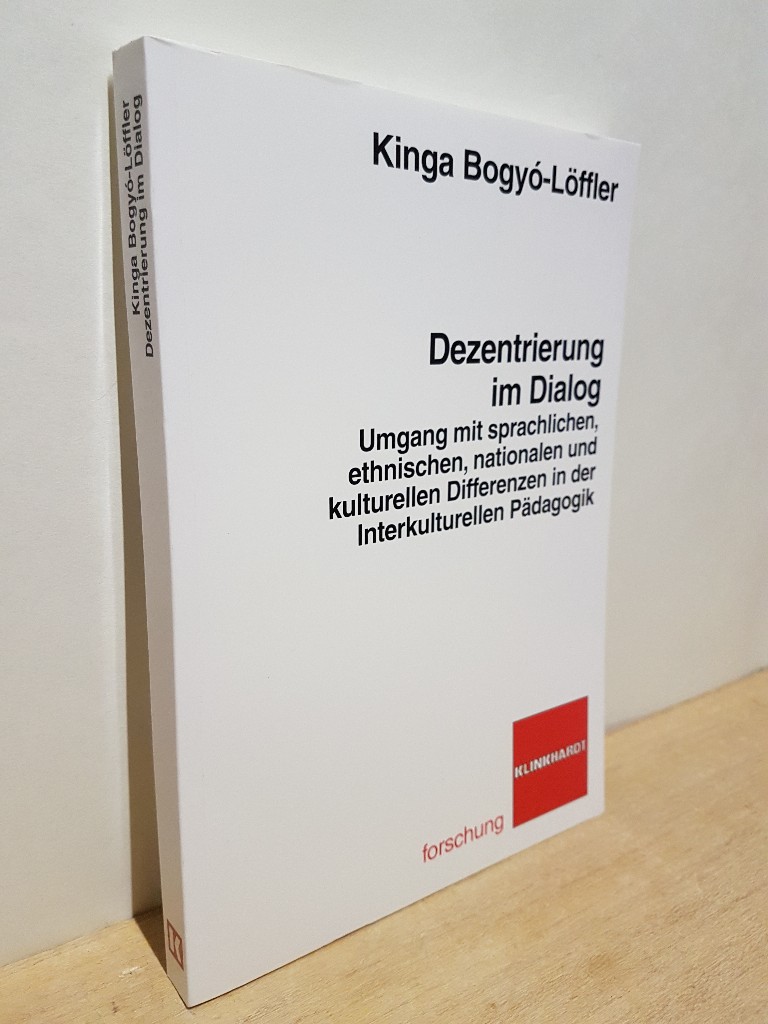 Dezentrierung im Dialog : Umgang mit sprachlichen, ethnischen, nationalen und kulturellen Differenzen in der interkulturellen Pädagogik / von Kinga Bogyó-Löffler / Klinkhardt Forschung - Bogyó-Löffler, Kinga