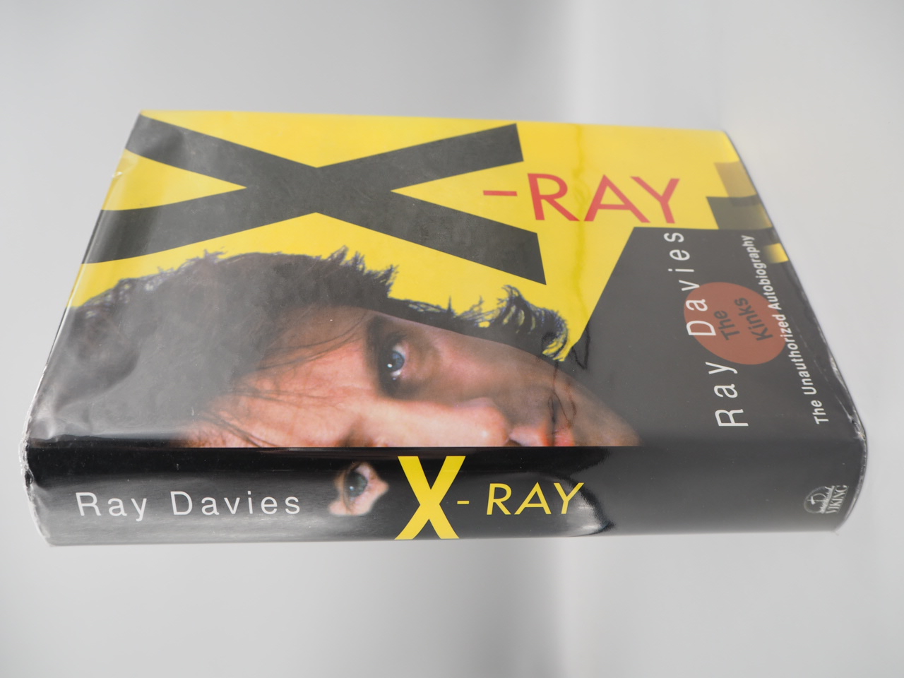 X-Ray: The Unauthorized Autobiography. - Ray Davies.