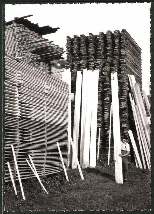 Fotografie Franz Geiger Munchen Pasing Ansicht Lam Bayerischer Wald Sagewerk Gestapelte Bohlen Im Holzlager Photograph Bartko Reher
