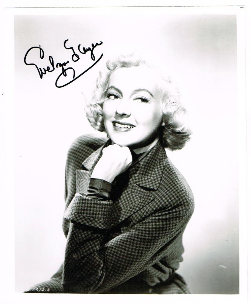 Portraitphotographie mit eigenh. Unterschrift. von Keyes, Evelyn , US