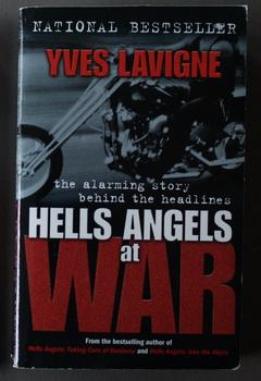 HELLS ANGELS AT WAR: THE ALARMING STORY BEHIND THE HEADLINES. (HELL'S ANGELS.) - Lavigne, Yves.