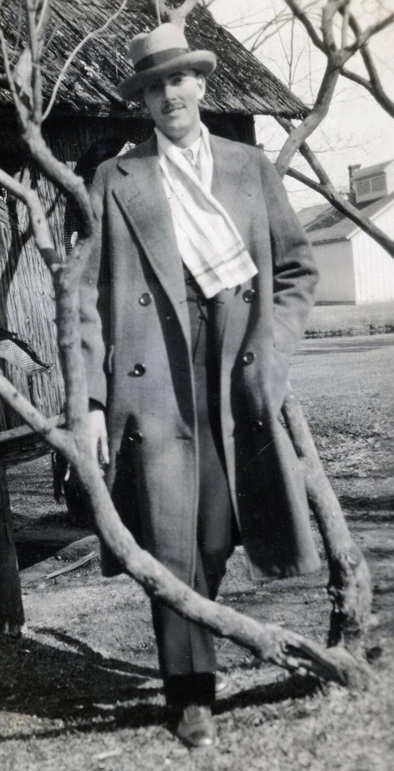 VINTAGE DAPPER MAN SCARF FASHION PARIS MICHIGAN FISH HATCHERY GENT GUY FIN PHOTO [ ]