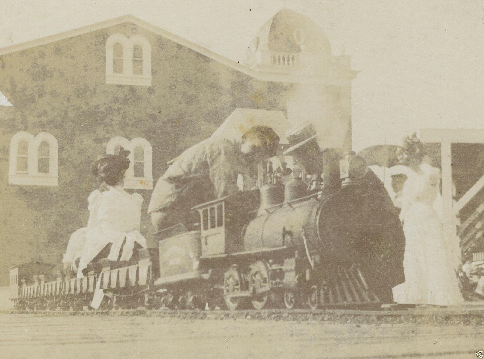 ANTIQUE AMERICAN TOY TRAIN CARNIVAL ? CIRCUS ? MINIATURE STEAM CABOOSE WOW PHOTO [ ]
