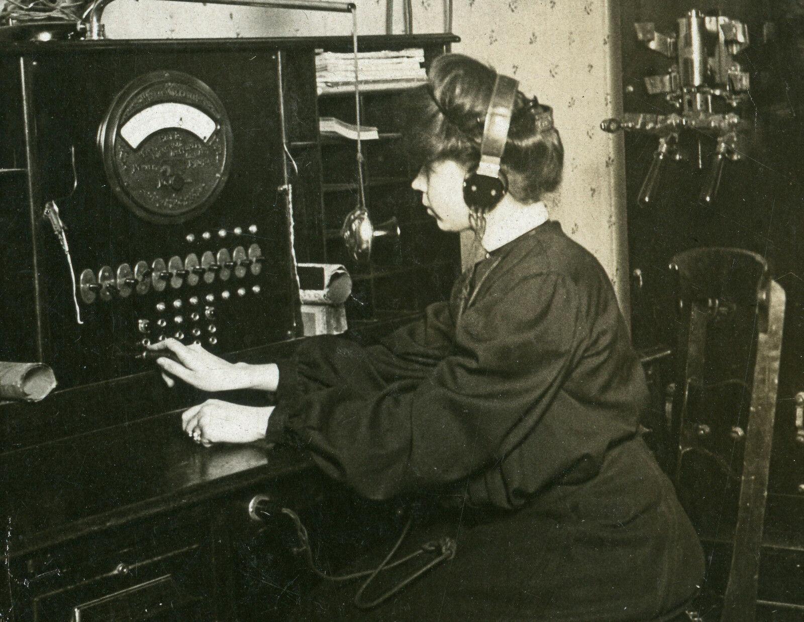 ANTIQUE TELEPHONE OCCUPATIONAL ELKHART IN CANDLESTICK ID'D MUSEUM
