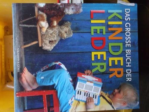 Das große Buch der Kinderlieder, Lieder zu allen Jahreszeiten und Anlässen, zum Tanzen, Feiern, Reisen, Einschlafen oder einfach Spaß haben mit Notenbild mit Gitarrengriffen und liebevollen witzigen Illustrationen - Herausgeber: Helms, Siegmund