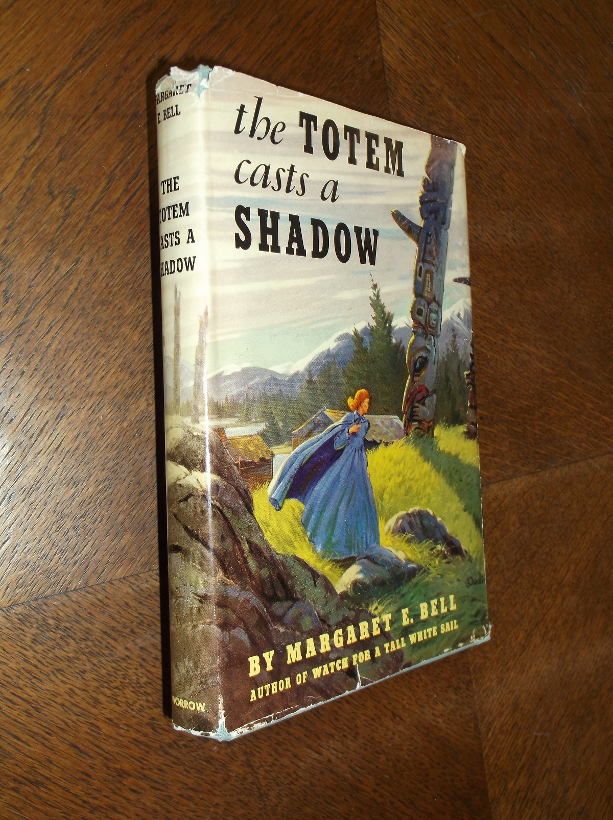 The Totem Casts a Shadow de Bell, Margaret E. Very Good in Very Good
