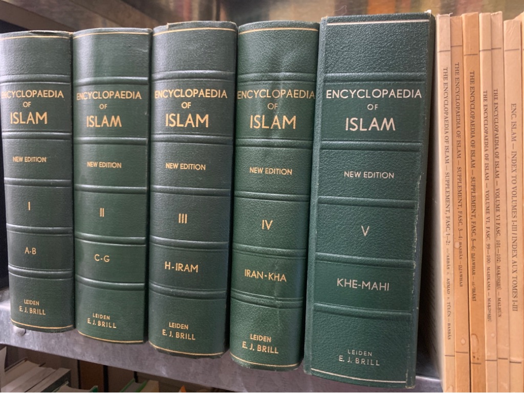 The Encyclopaedia of Islam. New edition (EI2). Vol. 1-5 of 12 plus 7 separate deliveries. - Gibb, H. A. R., J. H. Kramers É. Lévi-Provencal (Eds.) a. o.