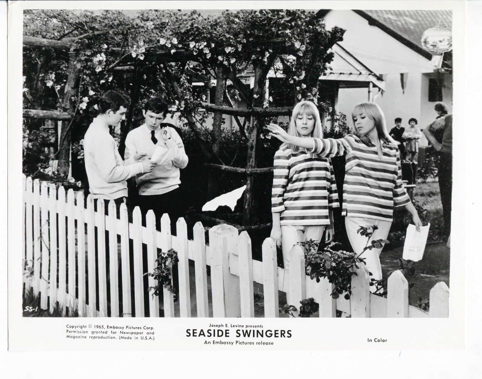 Seaside Swingers Susan Baker Jennifer Baker 8x10 Bandw Still Photograph 