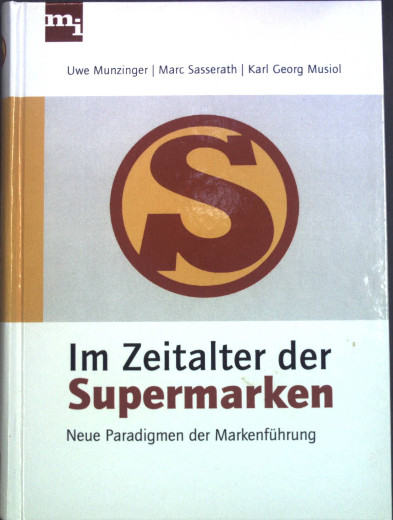 Im Zeitalter der Supermarken : neue Paradigmen der Markenführung. - Munzinger, Uwe, Marc Sasserath und Karl Georg Musiol