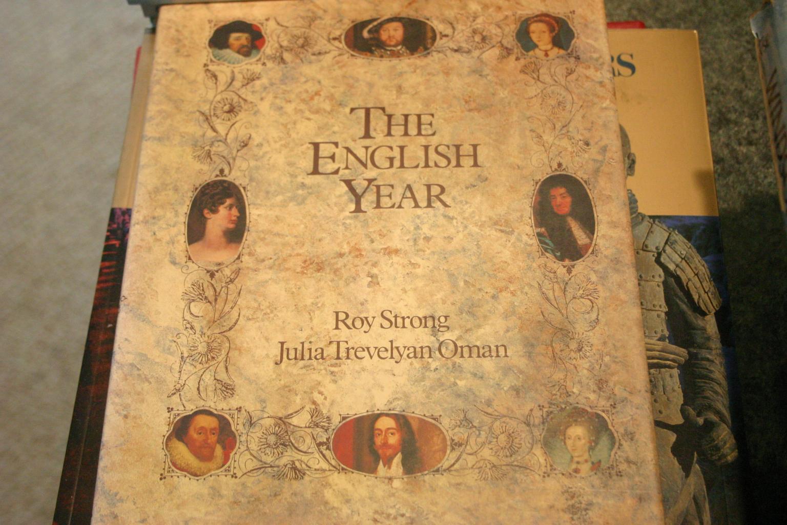 The English Year: A Personal Selection from Chambers' Book of Days - Roy Strong; Julia Trevelyan Oman