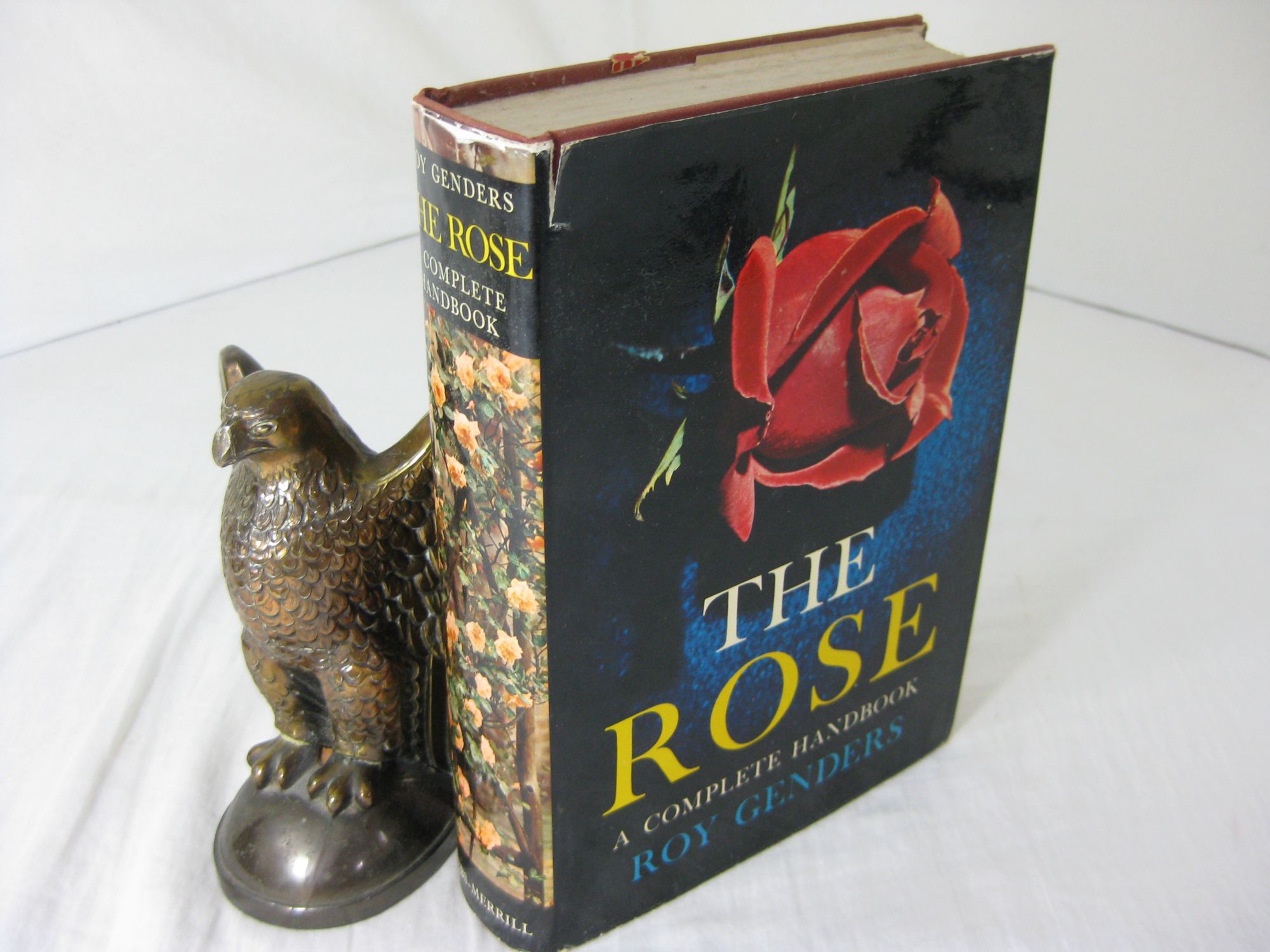 THE ROSE: A COMPLETE HANDBOOK by Genders, Roy: Very Good
