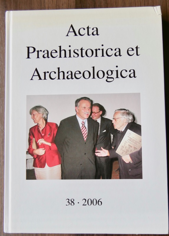 ACTA PRAEHISTORICA ET ARCHAEOLOGICA NR. 38. Museum für Vor- und Frühgeschichte. - MENGHIN (Wilfried) [Herausgegeben von]