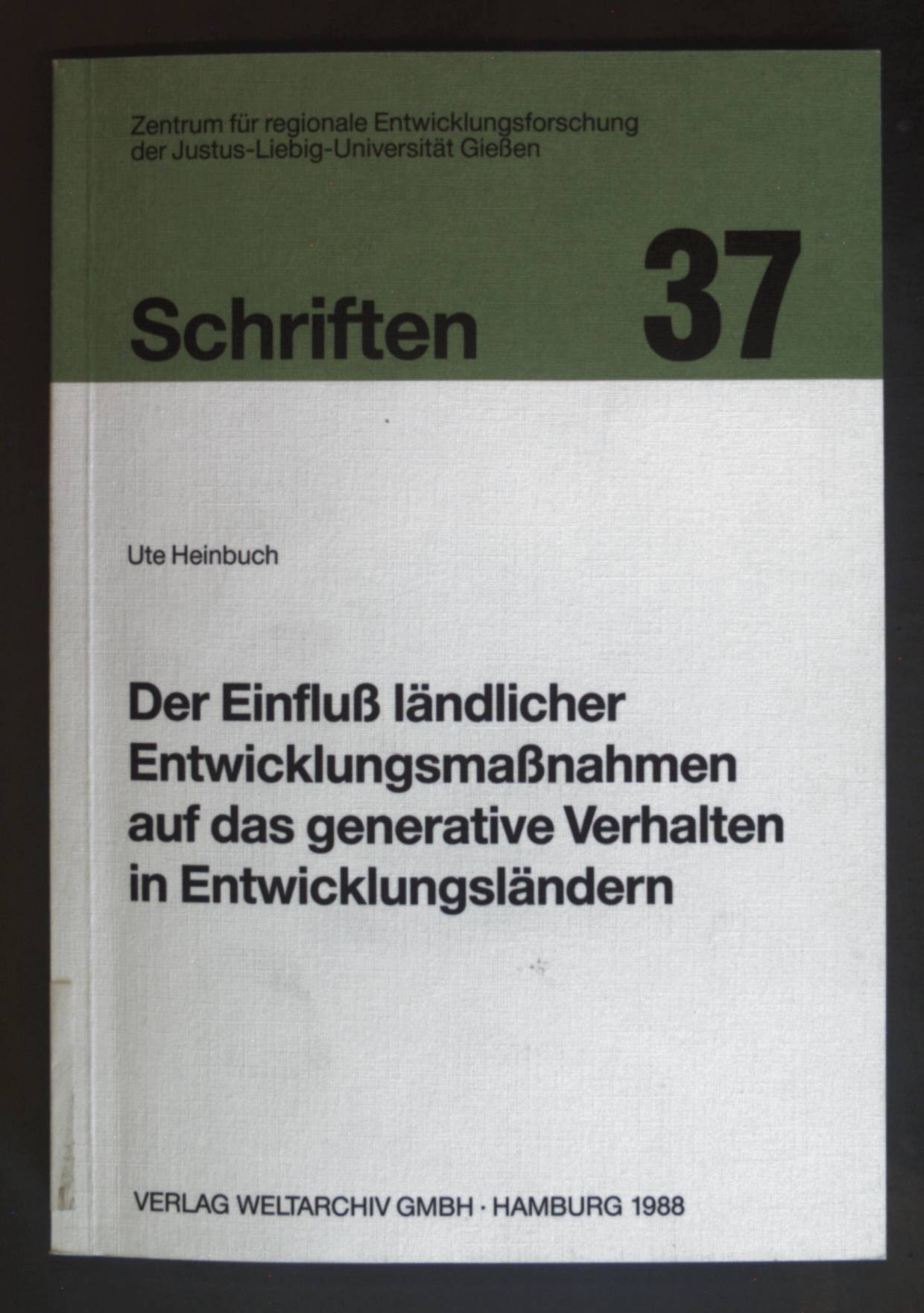 Der Einfluss ländlicher Entwicklungsmassnahmen auf das generative Verhalten in Entwicklungsländern. Zentrum für Regionale Entwicklungsforschung (Gießen): Schriften ; 37 - Heinbuch, Ute