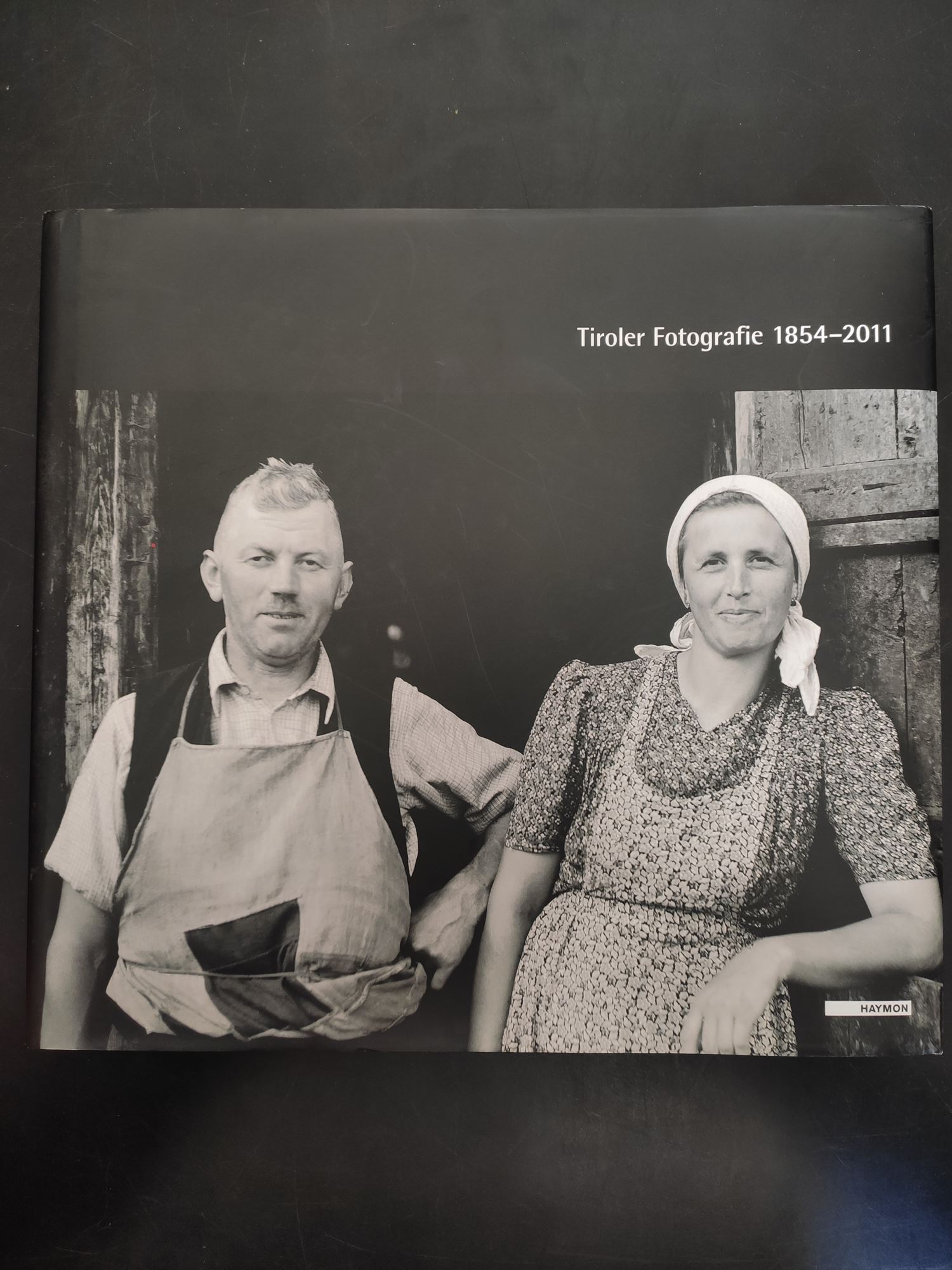 Tiroler Fotografie 1854–2011 / Ein Text- und Bildband anlässlich der Ausstellung 'Belichtet, 75 Fotografen - 75 Jahre Durst Phototechnik' - Forcher, Michael / Pizzinini, Meinrad
