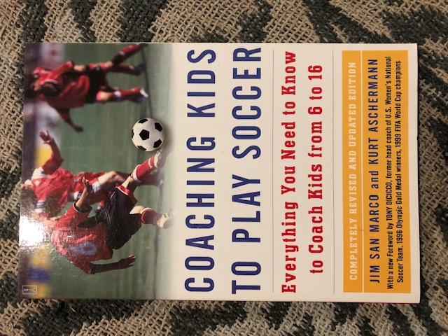 Coaching Kids to Play Soccer: Everything You Need to Know to Coach Kids from 6 to 16 - Jim San Marco; Kurt Aschermann; Tony DiCicco