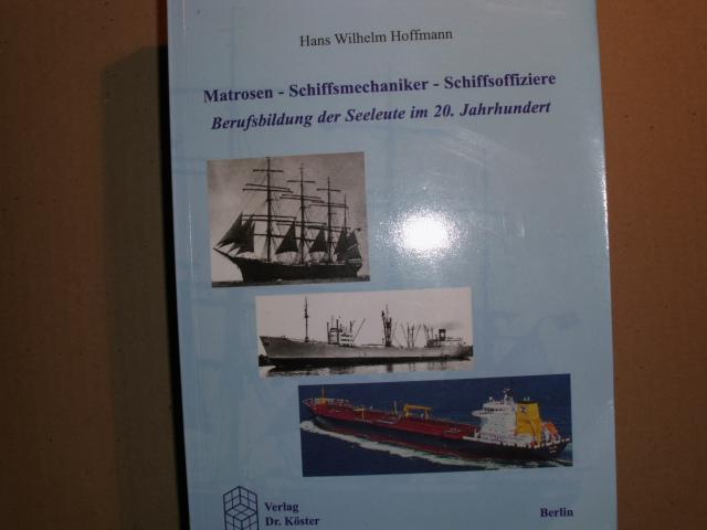 MATROSEN -- SCHIFFSMECHANIKER -- SCHIFFSOFFIZIERE - Berufsausbildung der Seeleute im 20. Jahrhundert. - Hoffmann, Hans Wilhelm